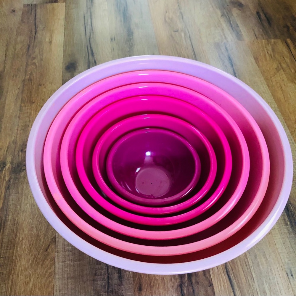 Set of 6 Pink Plastic Mixing Bowls